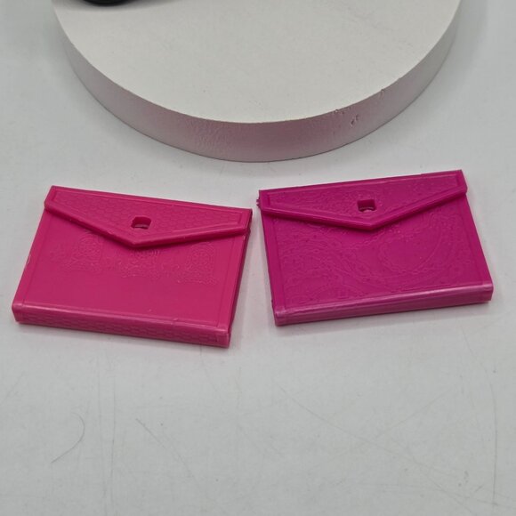 Monster High Doll Accessories Set: Draculaura & Spectra Vondergeist Picture Day - Picture 6 of 6